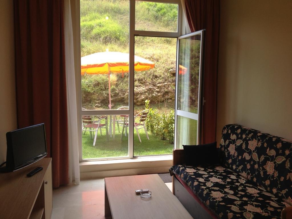 Apartamentos Mar كوميلاس المظهر الخارجي الصورة