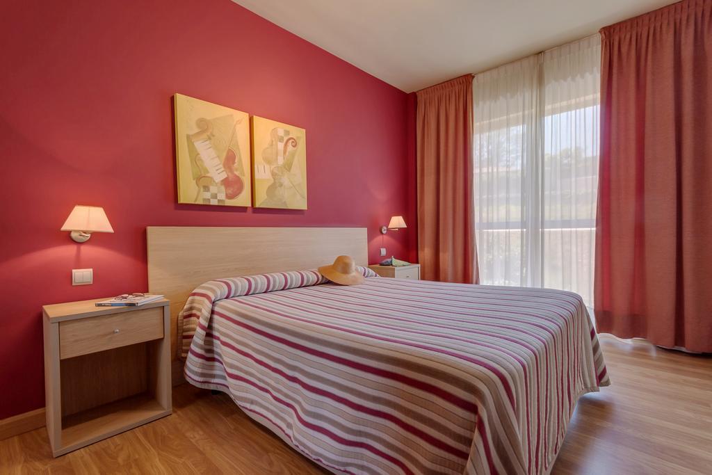 Apartamentos Mar كوميلاس المظهر الخارجي الصورة